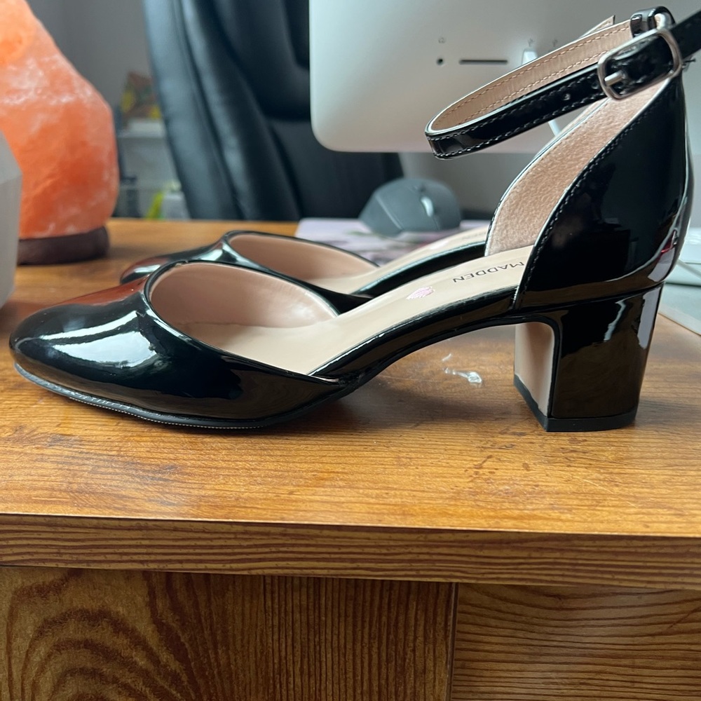 GIRLS black Patten dress shoes Size 4